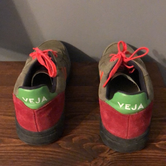 Veja V-10 Bastille Trainers in Olive and Black - Picture 8 of 14
